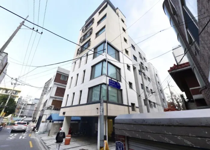 Apartment 701, Seongsu Station Jungnangcheon Cherry Blossom Road River Airport Bus Seoul