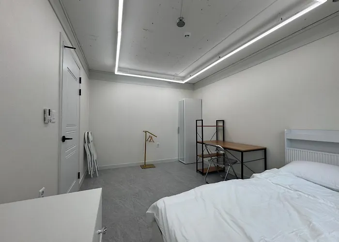 701, Seongsu Station Jungnangcheon Cherry Blossom Road River Airport Bus Apartment