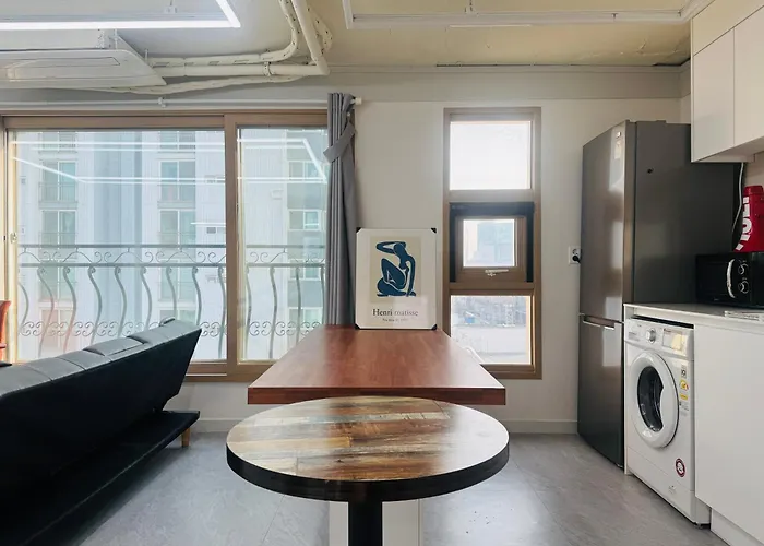 701, Seongsu Station Jungnangcheon Cherry Blossom Road River Airport Bus Apartment