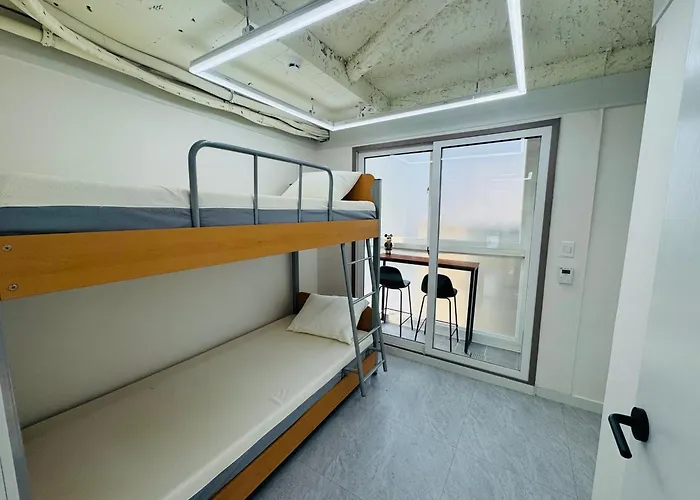 701, Seongsu Station Jungnangcheon Cherry Blossom Road River Airport Bus Apartment