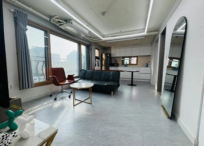 701, Seongsu Station Jungnangcheon Cherry Blossom Road River Airport Bus Apartment *