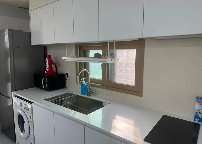 Apartment 701, Seongsu Station Jungnangcheon Cherry Blossom Road River Airport Bus Seoul