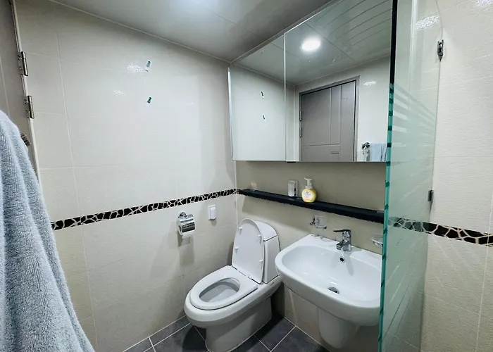 701, Seongsu Station Jungnangcheon Cherry Blossom Road River Airport Bus Apartment