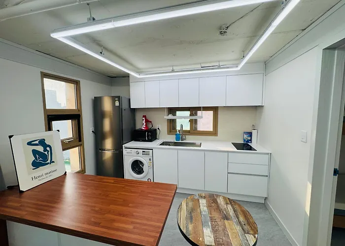 701, Seongsu Station Jungnangcheon Cherry Blossom Road River Airport Bus Apartment
