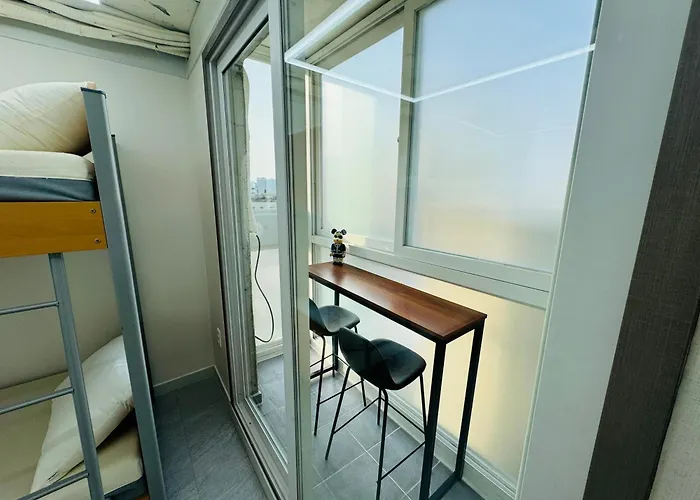 701, Seongsu Station Jungnangcheon Cherry Blossom Road River Airport Bus Apartment *