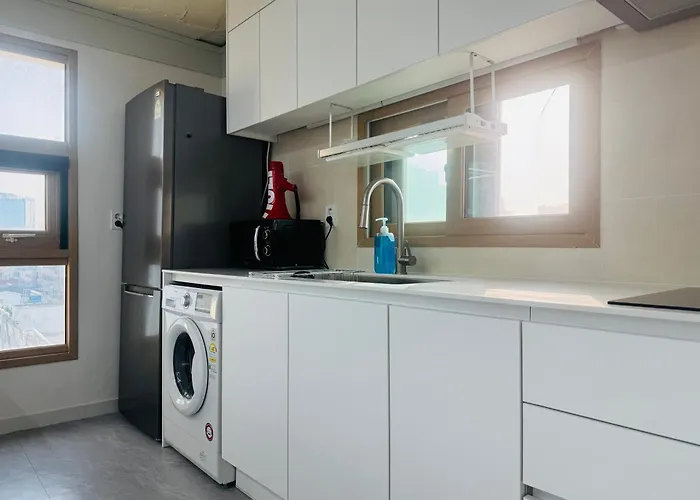 701, Seongsu Station Jungnangcheon Cherry Blossom Road River Airport Bus Apartment
